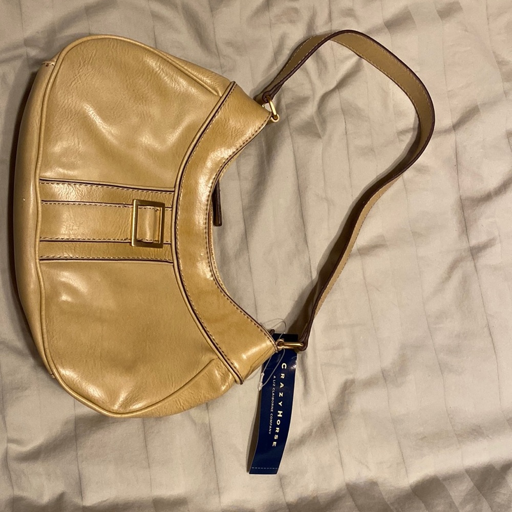 Cream colored purse. New with tags. 90’s/2000’s vintage. Perfect condition.
